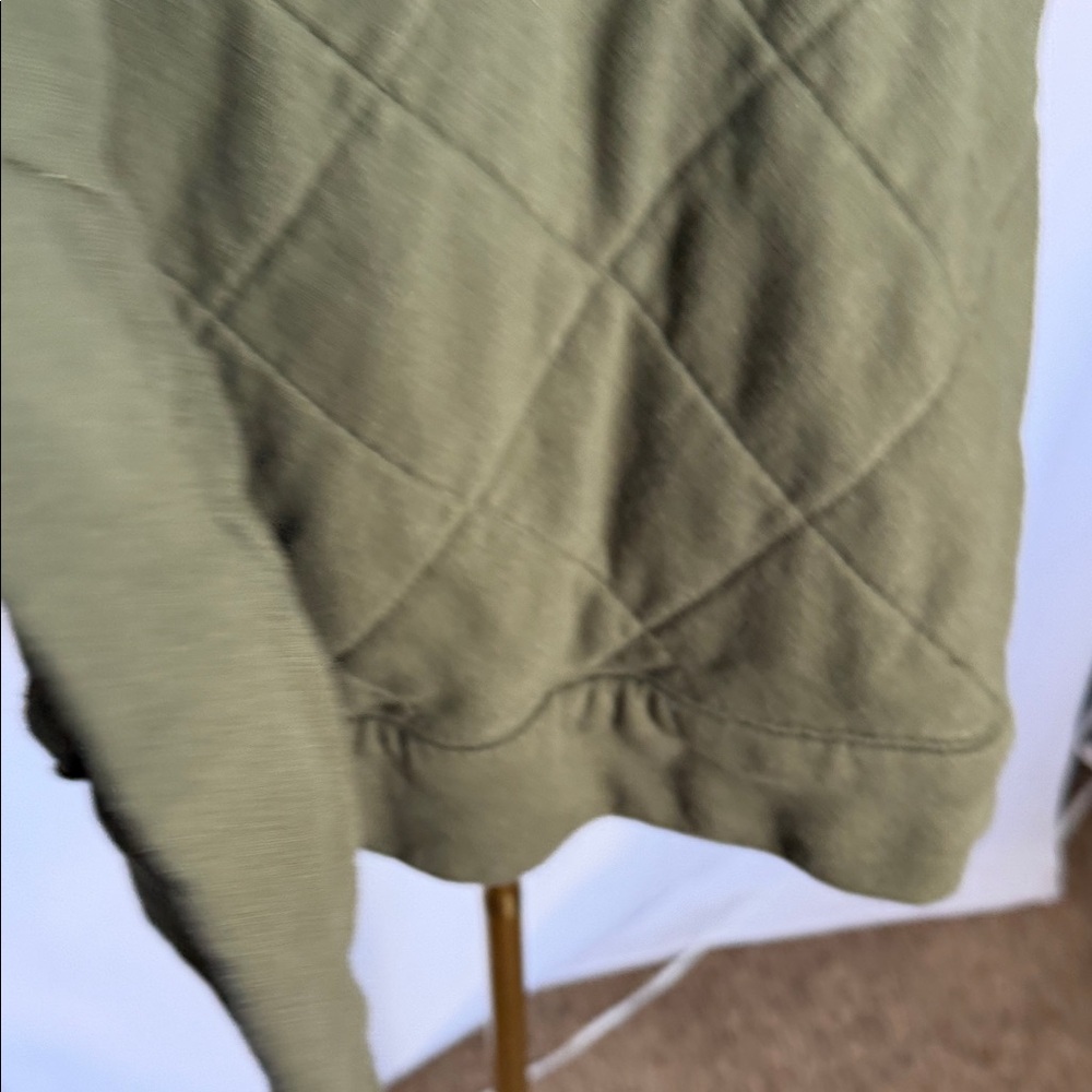Free People Pick Me Up Poncho Olive Green Quilted Women's Cape Size M Pockets - Picture 7 of 15